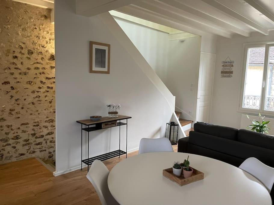 Tiny Paradise - 2 Bedrooms Apartment Montigny-sur-Loing エクステリア 写真